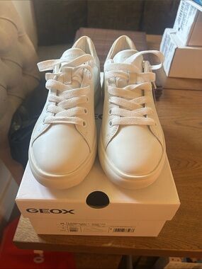 Geox Cream Leather Low-Top Sneakers